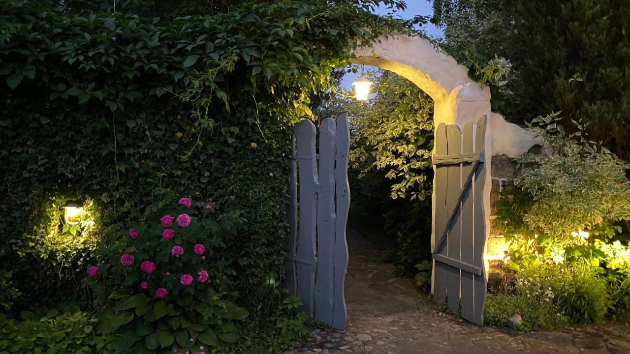 Flower Street Svityaz' Bagian luar foto